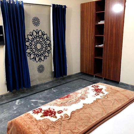 Hotel Air Inn Lahore Esterno foto