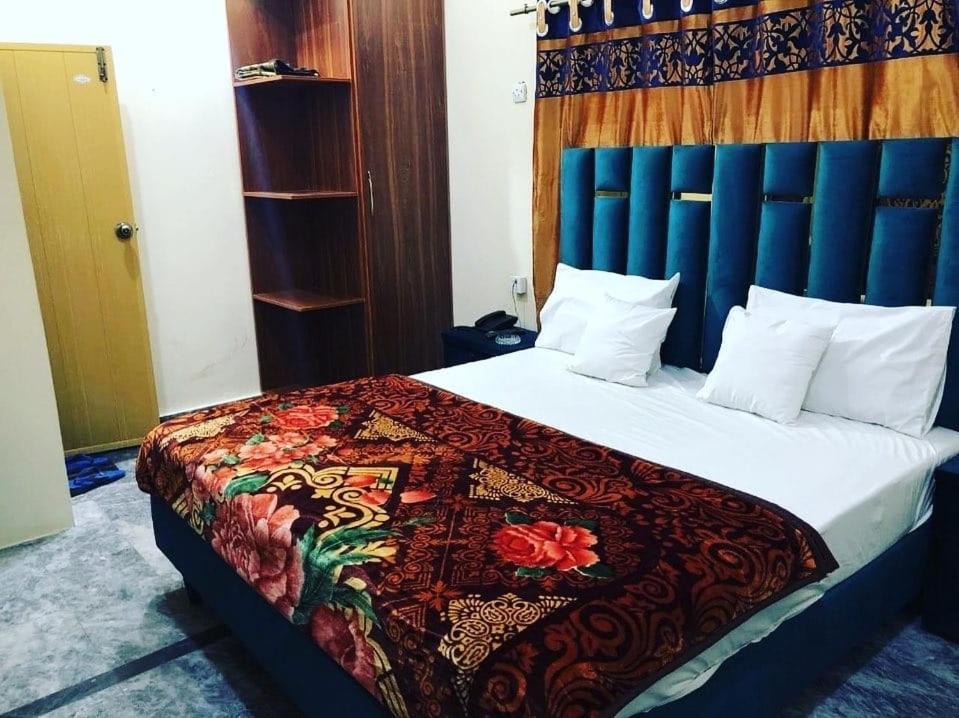 Hotel Air Inn Lahore Esterno foto