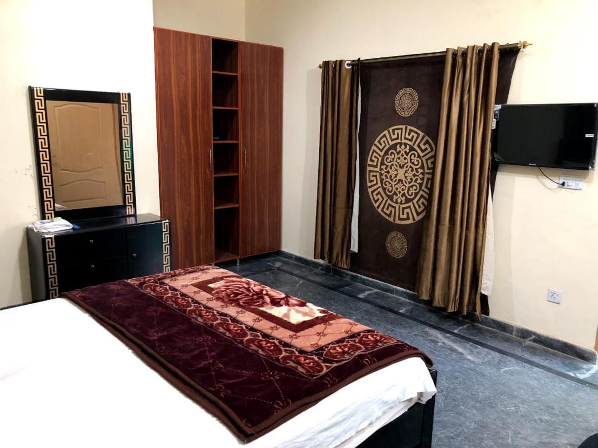 Hotel Air Inn Lahore Esterno foto